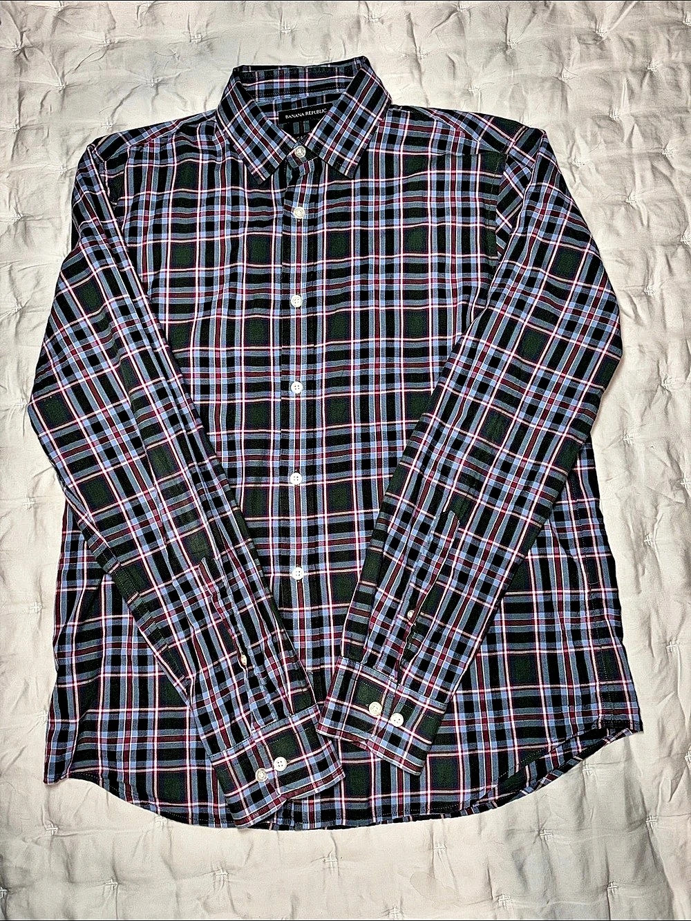 Banana Republic Untucked Slim Fit Plaid Shirt Black & Red Medium